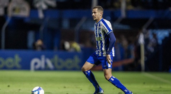 O lateral-esquerdo sofreu uma lesão parcial no ligamento do tornozelo e deve ser substituído por Quaresma, na partida diante do Criciúma.