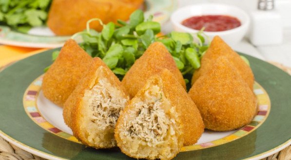 Coxinha de frango e batata-doce (Imagem: Paul_Brighton | Shutterstock)