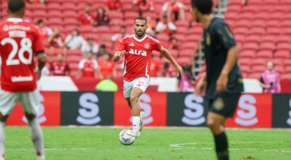 O volante de 27 anos pertence ao Inter, que não pagou o Flamengo ainda pelo jogador, e por isso, a negociação complicou para o Santos.