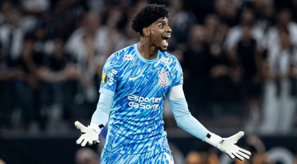 Hugo Souza dando um bronca em outros jogadores do Corinthians