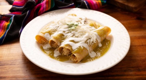 Enchiladas verdes com frango (Imagem: Sergio Hayashi | Shutterstock)