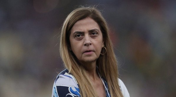 A presidente do Palmeiras, Leila Pereira, comentou recentemente sobre o interesse do clube na contratação do atacante Vitor Roque, que atualmente pertence ao Barcelona e está emprestado ao Real Betis, da Espanha. Leila destacou que, embora o Palmeiras tenha o desejo de contar com o jogador, a decisão final não depende exclusivamente do clube alviverde. [&amp;#8230;]