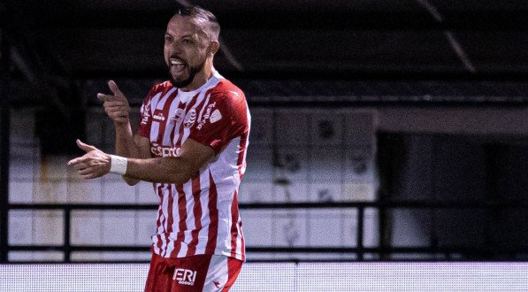 Imagem de Paulo Sérgio em comemoração do gol marcado para o Náutico sobre o Santa Cruz-RN