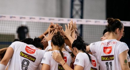 O Paulistano Barueri atropelou o Brasília por sets diretos nesta quinta-feira (20) e entrou no G-8 da Superliga feminina de vôlei