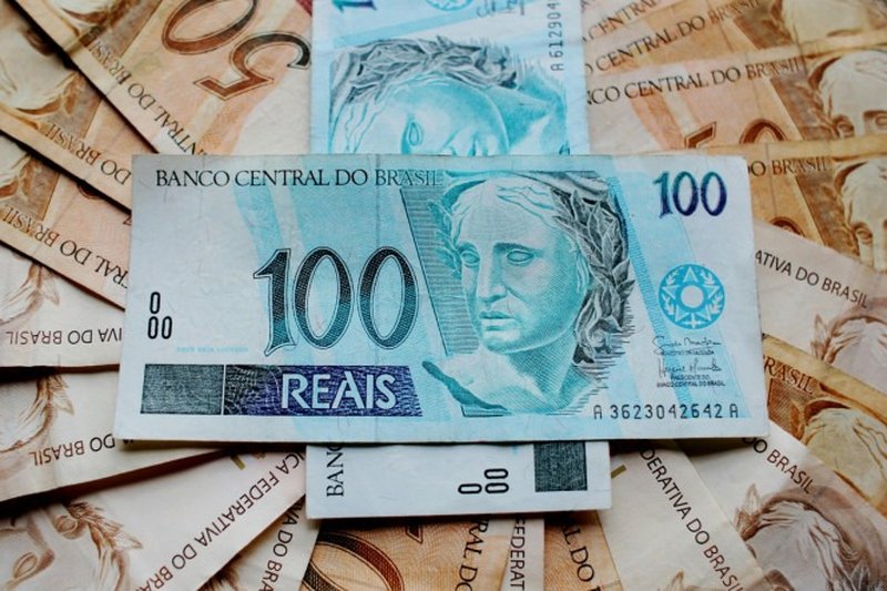 Pagamento de salários deve ser feito até o quinto dia útil