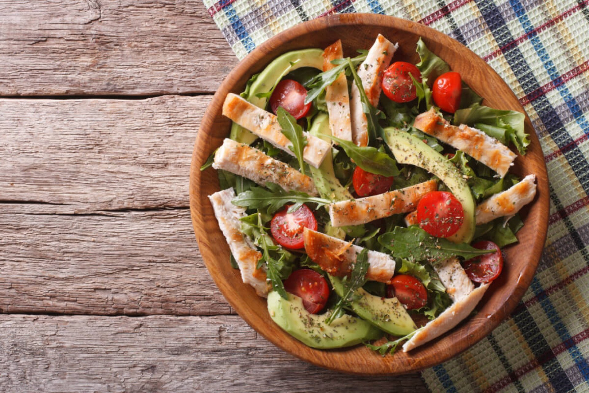 Salada termogênica de frango e abacate (Imagem: Sergii Koval | Shutterstock) Portal Edicase