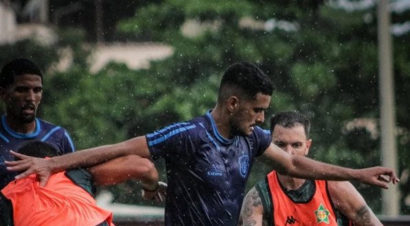 Wesley Manga marcou o único gol da partida e garantiu o clube na segunda fase da competição nacional