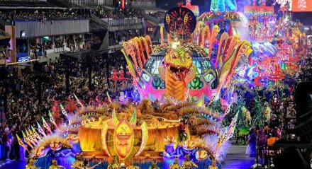 O samba é um dos símbolos do Brasil e do Carnaval (Imagem: Celso Pupo | Shutterstock)