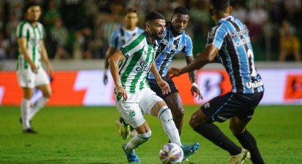 Tricolor e Verdão fazem a partida de ida da semifinal neste sábado, na Arena do Grêmio
