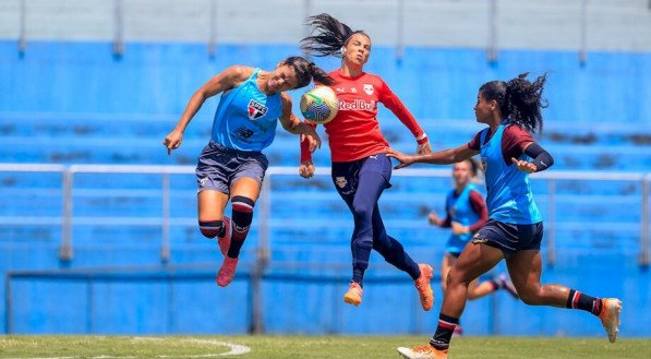 Meninas do Massa Bruta treinaram junto com o time feminino do São Paulo nesta última sexta-feira, 21, no HWT Sports, em Bragança Paulista.