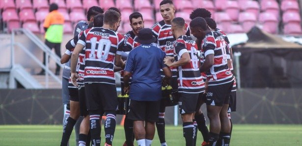 Santa Cruz empata com o Maguary, lidera o Pernambucano e volta à Copa do Brasil