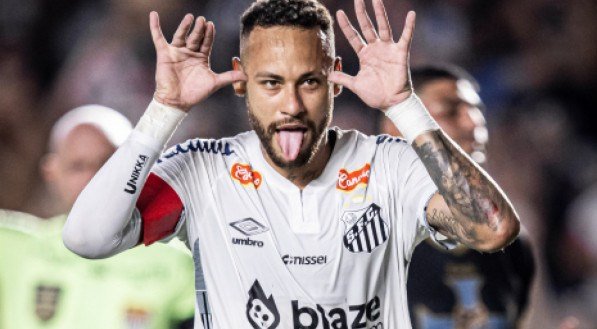 Neymar fazendo careta após marcar gol pelo Santos na temporada 2025