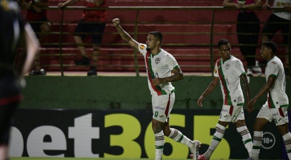 O jogador de 25 anos que estava na Lusa, acertou sua transferência ao Furacão e deve chegar a capital paranaense na quinta-feira.