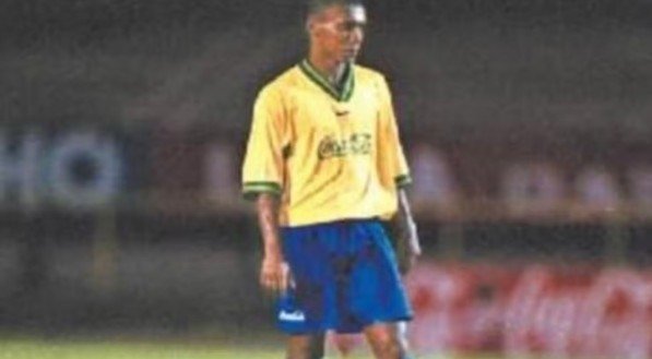 Jackson vestindo a camisa da Seleção Brasileira em 1998