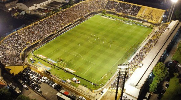 Imagem aérea do Estádio Municipal 1° de Maio