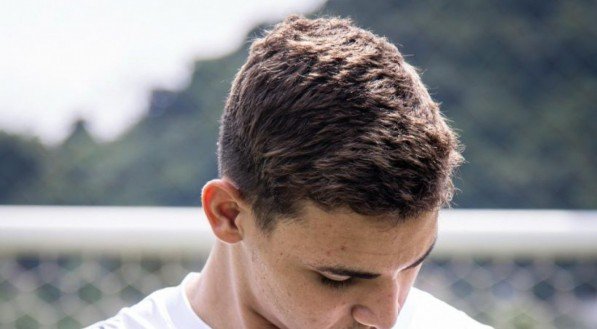 De acordo com o atleta, sempre foi uma vontade jogar na equipe profissional do Santos e, após colecionar uma grande experiência no futebol inglês, se sente pronto para entregar o seu melhor.