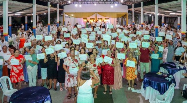 Idosos se formam em curso de letramento digital por meio de iniciativa promovida pela ACS