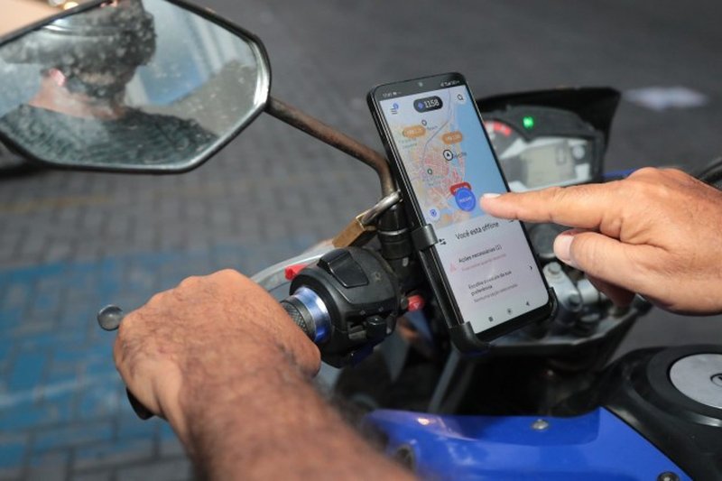 Renda média de motorista por app é de R$ 13,9 por hora, diz IBGE