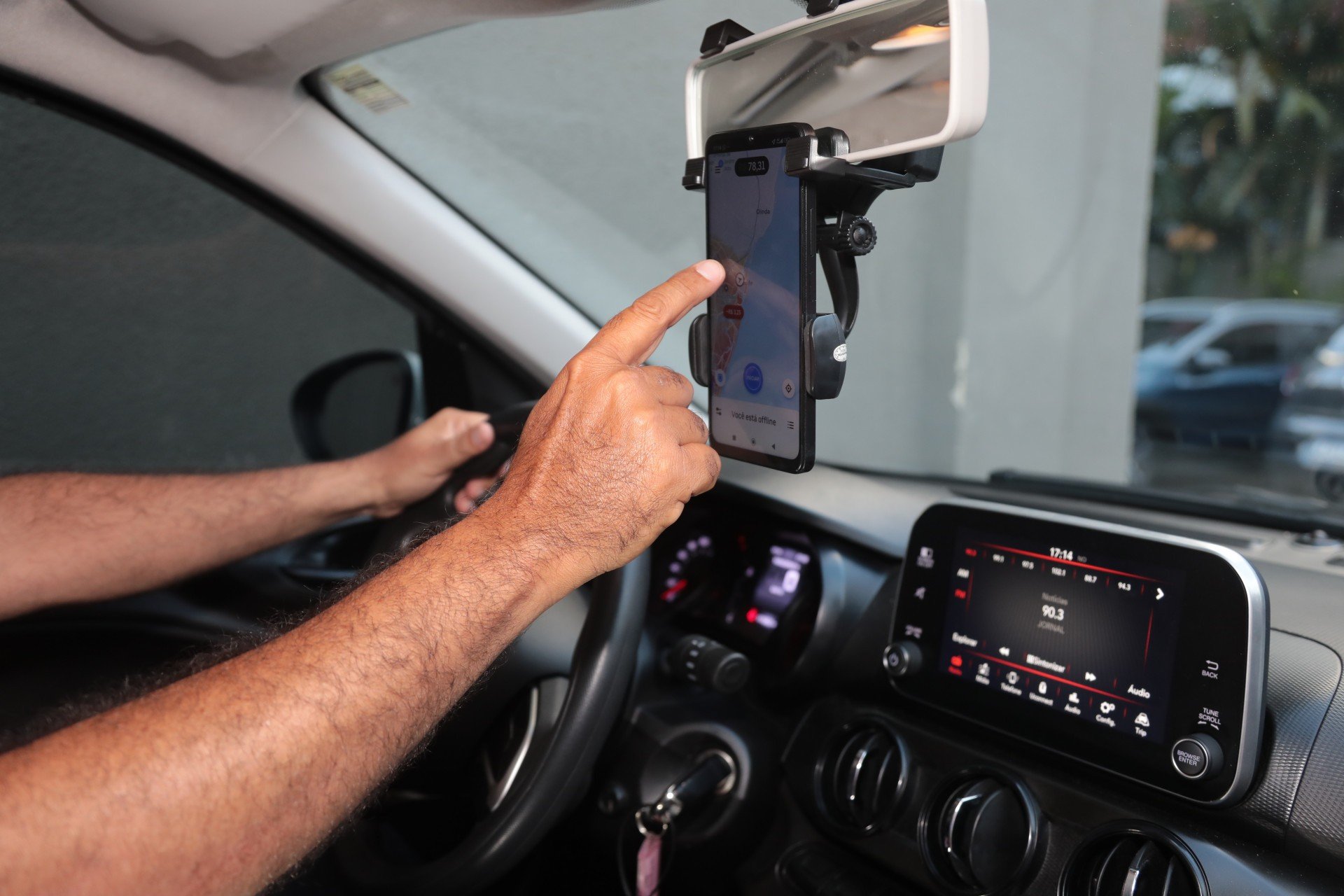 Motoristas de app em Recife: lucro R$ 2.200 e jornada exaustiva