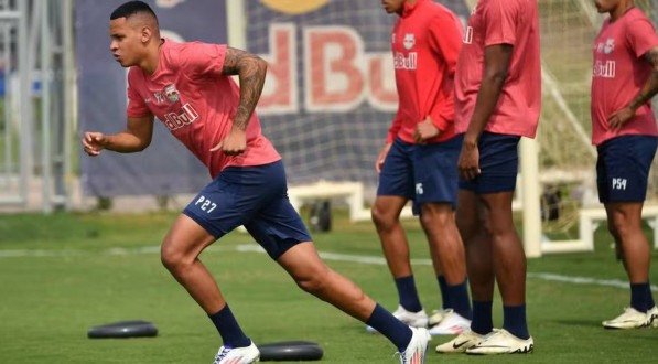 Arthur Sousa em treino pelo Red Bull Bragantino