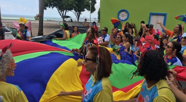 Carnaval de Olinda: foliões movimentam as ladeiras da cidade na manhã desta sexta (28)