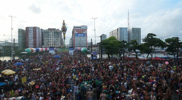 Modelo de Carnaval de rua aberto do Recife vira padrão para mais estados e festa com milhares de blocos