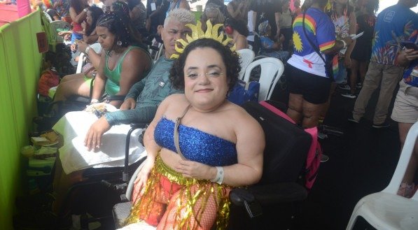 "A estrutura aqui é ótima, segura e tem muita gente para nos ajudar. Esta é minha primeira vez no Galo da Madrugada", contou Gerline Amorim, 35 anos, servidora pública