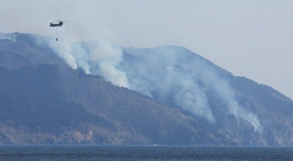 Milhares de pessoas fogem do norte do Japão, arrasado por incêndios florestais