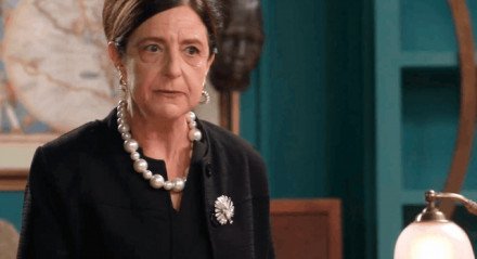 Resumo das novelas, 22.08: Norma conta que tem um plano secreto para Flora em 'A Caverna Encantada'