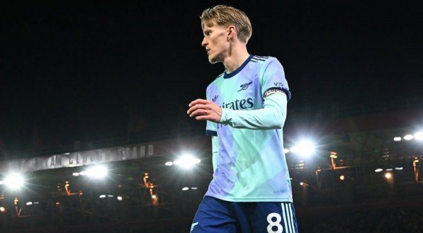 Martin Odegaard, capitão do Arsenal, em jogo pela Champions League
