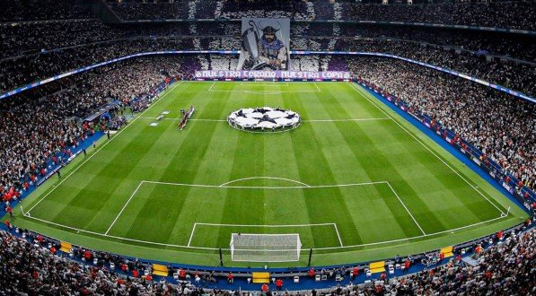 Estádio Santiago Bernabéu lotado para jogo da Champions League
