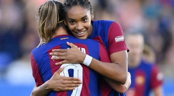Salma Paralluelo, atacante do Barcelona