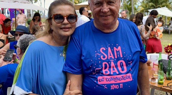 Mirna e Augusto Müller, dono da Cachaça 51, que veio passar o carnaval em Carneiros