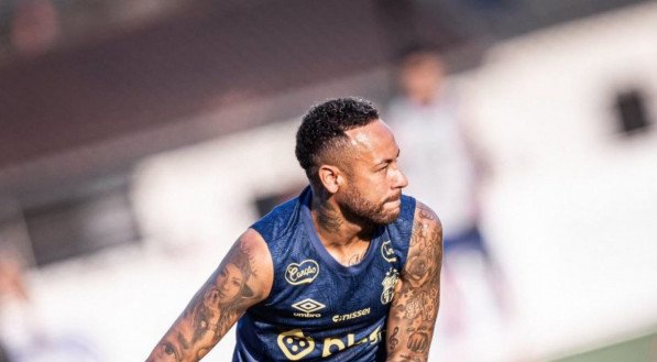 Neymar retornou ao CT Rei Pelé e se juntou ao elenco do Santos para retomar os treinamentos.