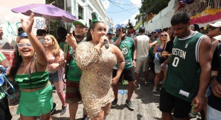 Imagem do desfile da bateria Patusco no Carnaval de Olinda, em 2025