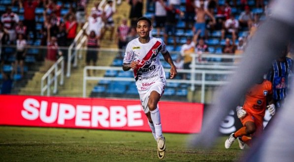 O jogador 24 anos disputou o Campeonato Cearense pelo Ferroviário, onde acumulou sete gols e quatro assistências nesta temporada.