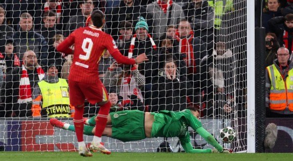 Donnarumma brilha nos pênaltis e PSG elimina o Liverpool da Champions League