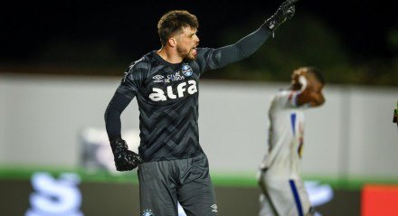 Tiago Volpi, goleiro do Grêmio