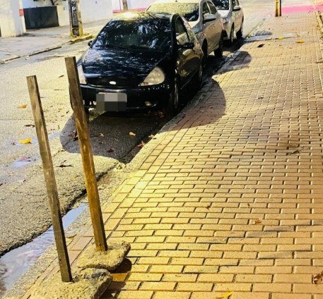 Demarcadores de estacionamento na Jaqueira IGOR TENÓRIO / VOZ DO LEITOR