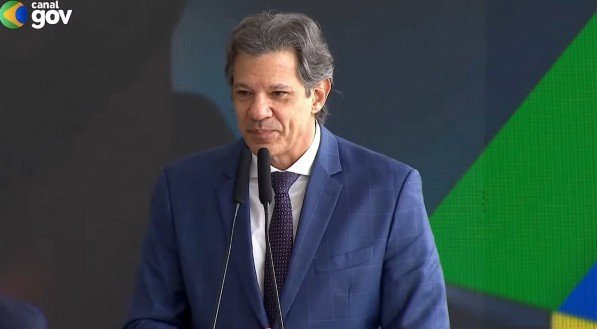 O ministro da Fazenda, Fernando Haddad, discursou durante o lançamento do Programa ‘Crédito do trabalhador’ nesta quarta-feira (12)