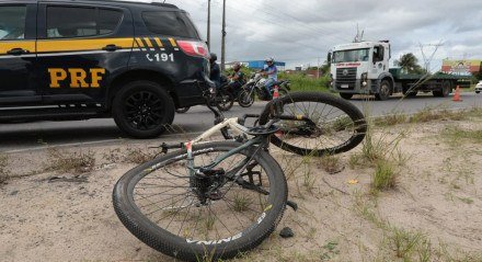 Ciclista é atropelado e morto na alça de acesso à BR-101, no Recife. Morte foi imediata