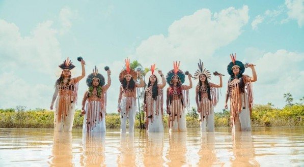 Imagem da Suraras do Tapajós, primeiro grupo de carimbó formado por mulheres indígenas