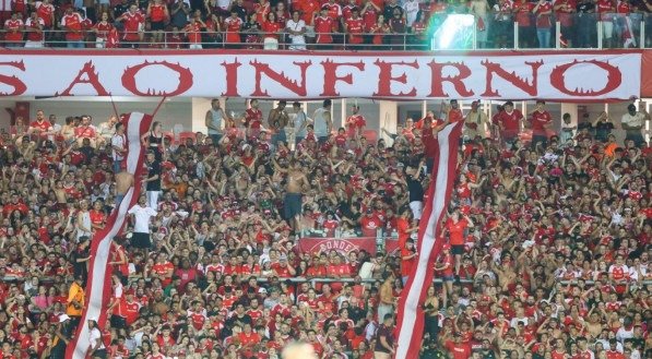 A torcida colorada esgotou os ingressos para o Gre-Nal deste domingo, às 16h, no Beira-Rio. O clube divulgou orientações para a partida.