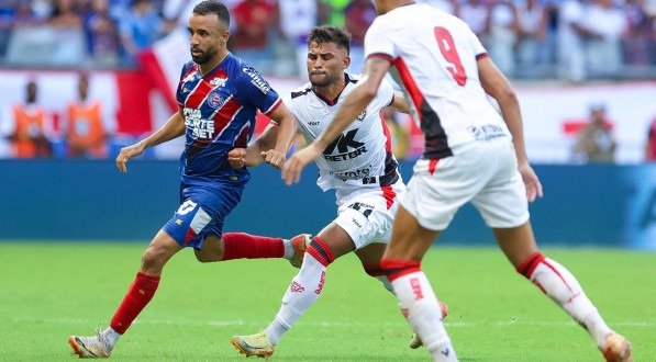 Lance entre Bahia x Vitória pelo Campeonato Baiano