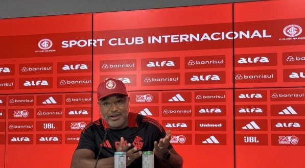 Internacional segue preparação e Roger fala em coletiva