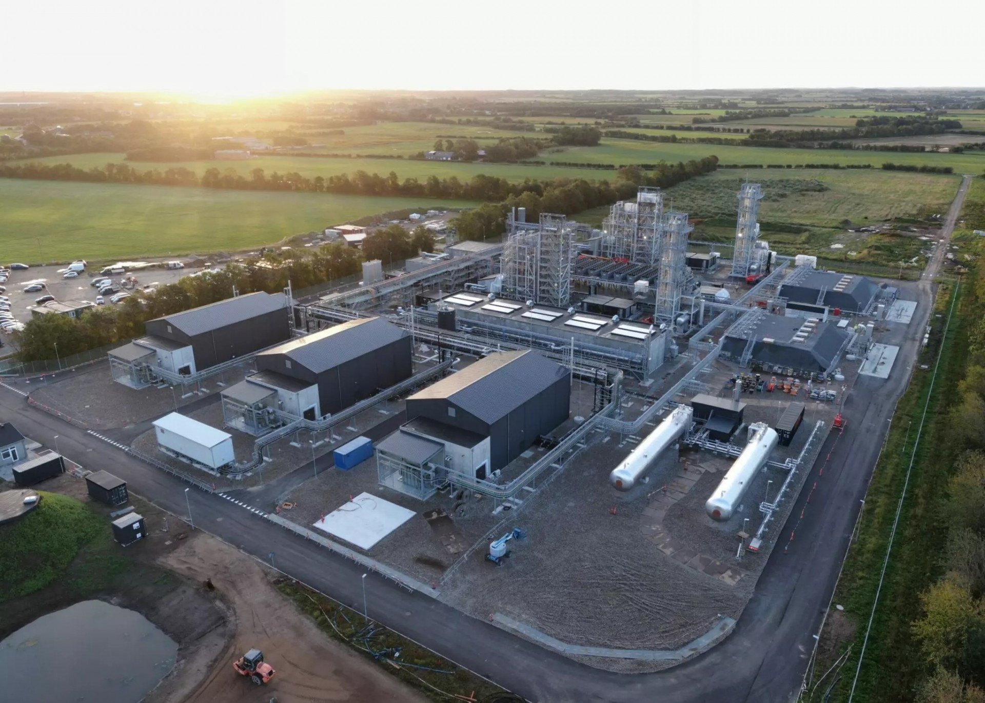 European Energy produz as primeiras toneladas de e-metanol na Dinamarca e Pernambuco deve receber a segunda planta do novo combustível em Suape