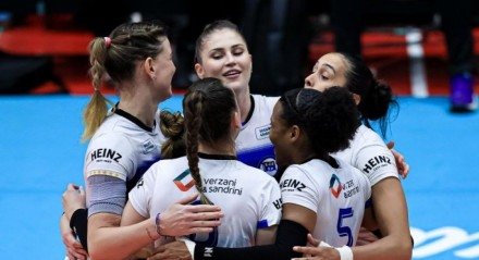O EC Pinheiros acabou sendo rebaixado pela primeira vez na história da Superliga feminina de vôlei nesta sexta-feira (14), tendo participado de todas as edições