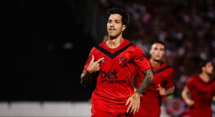 Fabricio Domínguez celebra gol marcado pelo Sport diante do Santa Cruz pela semifinal do Campeonato Pernambucano