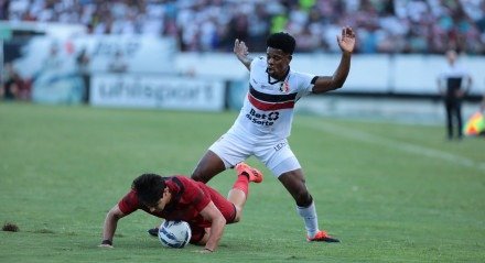 Imagem da partida Santa Cruz x Sport, pela semifinal do Pernambucano