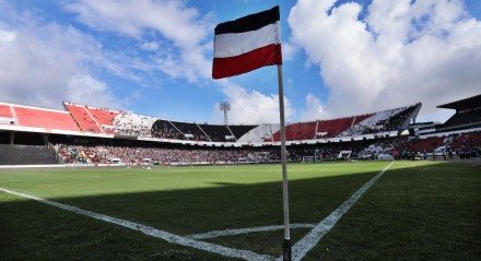 Estádio do Arruda em dia de jogo entre Santa Cruz e Sport pela semifinal do Campeonato Pernambucano